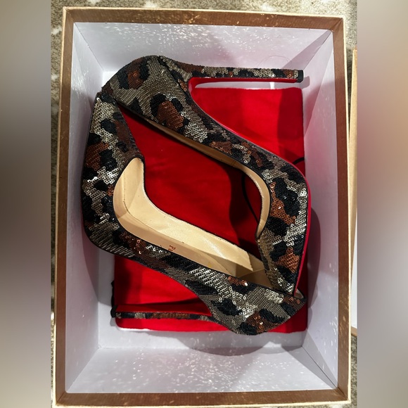 Christian Loubition Sequins Cheetah Pumps. Size 38 - Picture 4 of 13
